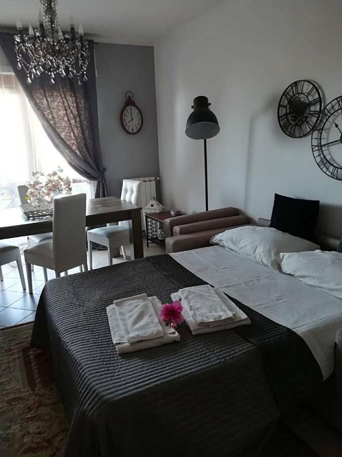Airport & Fair Suite Apartments فيوميتشينو المظهر الخارجي الصورة